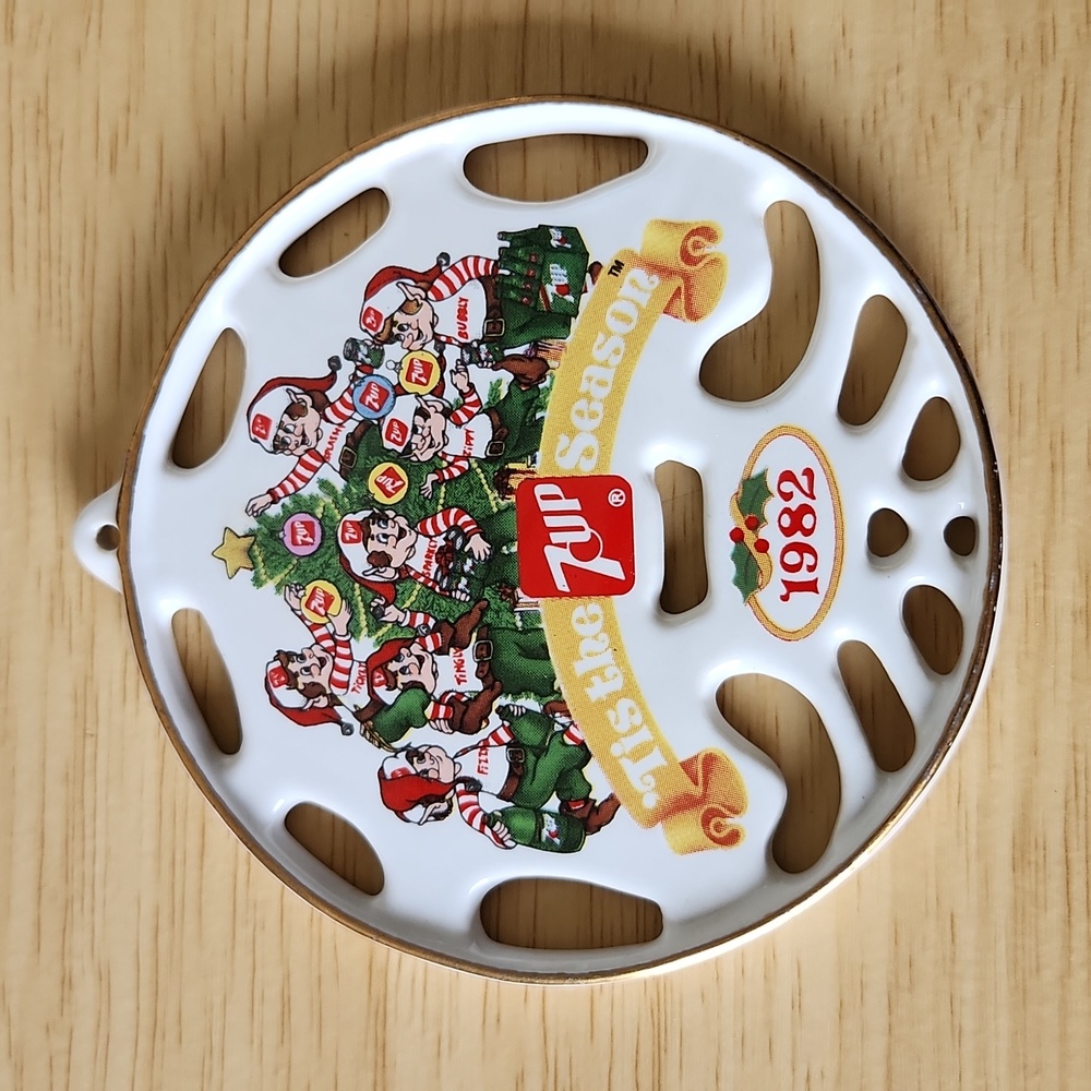 7UP 7up Soda Ceramic Santa's Elves Elf Tis The Season Ornament